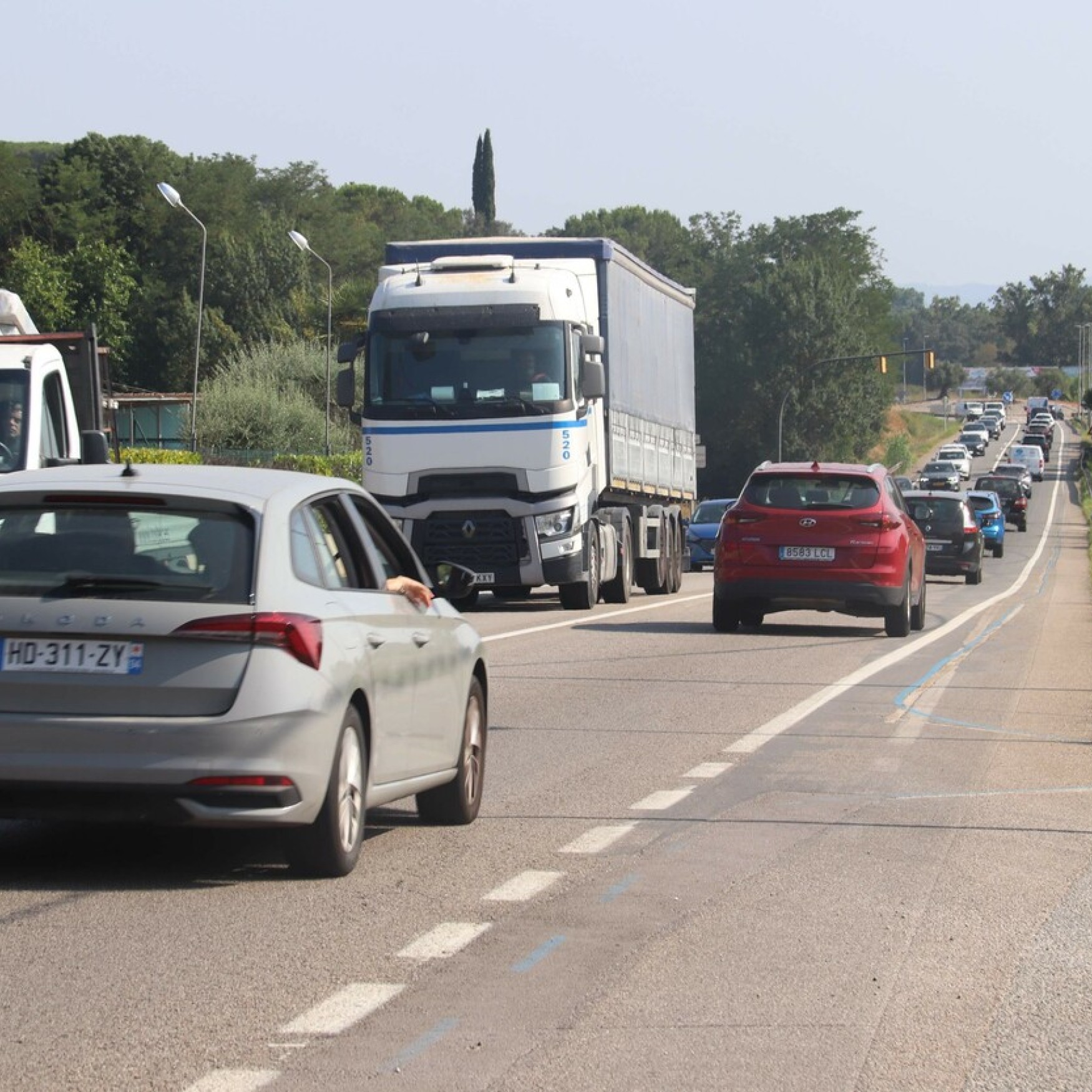 Anuncien una ordenació per descongestionar la C-65, al semàfor de Llambilles