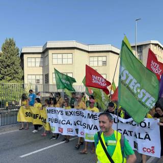 Els docents tornen a la vaga el primer dia de curs