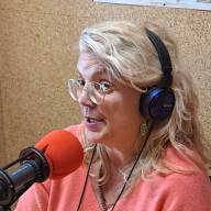 La dramaturga i poeta Eva Hibernia, al Cafè de la Ràdio